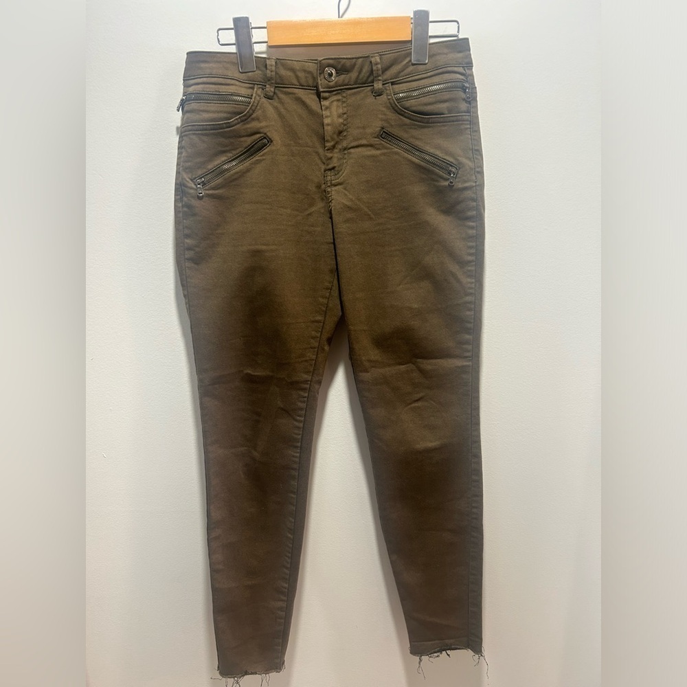 ZARA BASIC Z1975 denim size 8, army green, frayed hem, zipper and button front